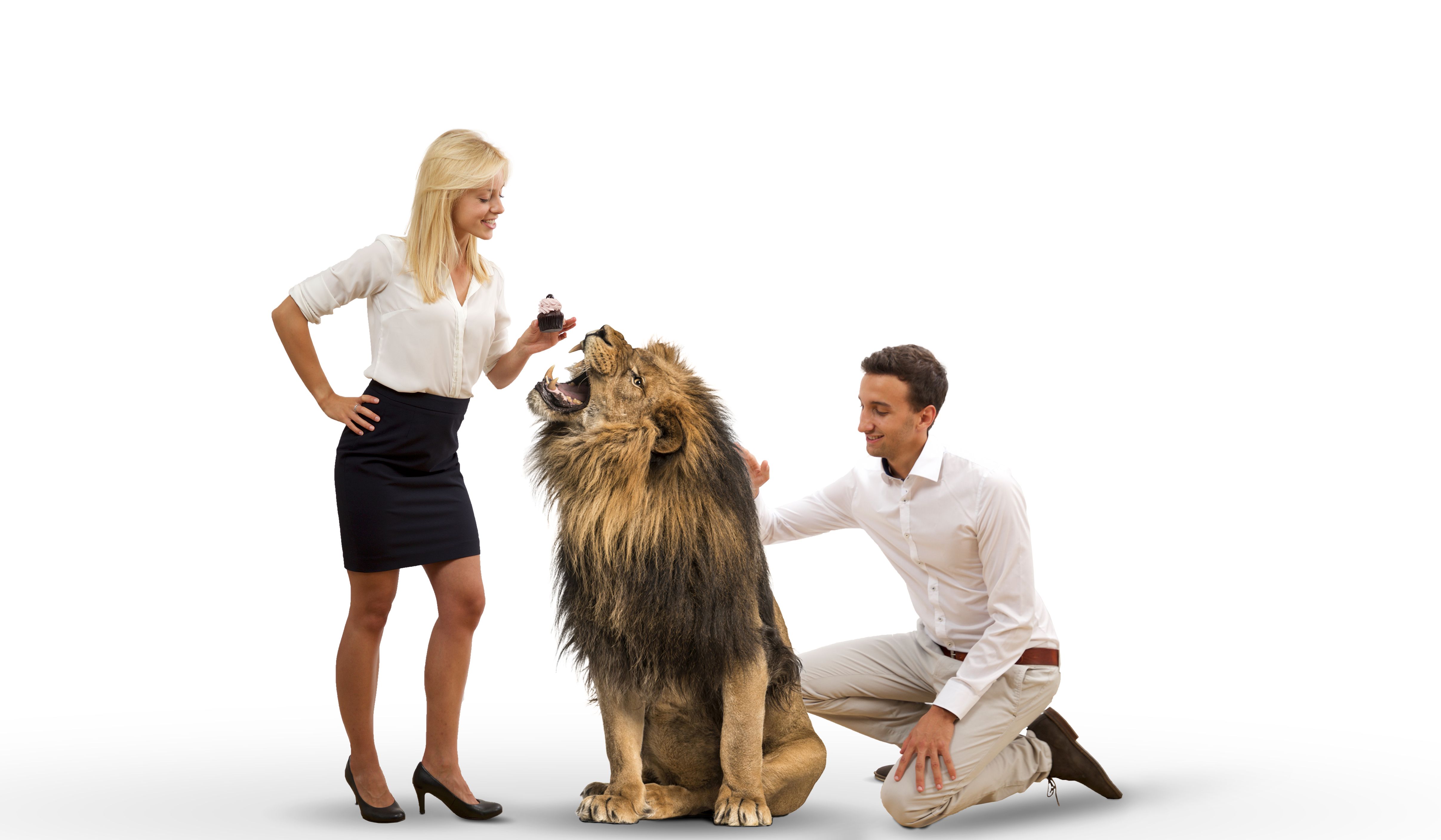 Wird ein Löwe den intueat-Gründern Mareike Awe und Marc Reinbach aus den Händen fressen?