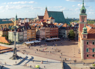 Schlossplatz der Warschauer Altstadt mit Königsschloss und Sigismundsäule von oben