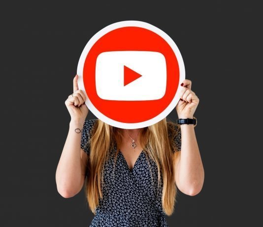 Youtube_Youtube Influencer_Youtube Marketing_Women with Youtube Shield