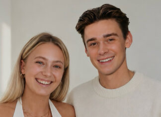 Die Cropsta-Gruender Charlotte Lieben und Mike Leon Lichtenberg stehen laechelnd nebeneinander vor einer hellen Wand