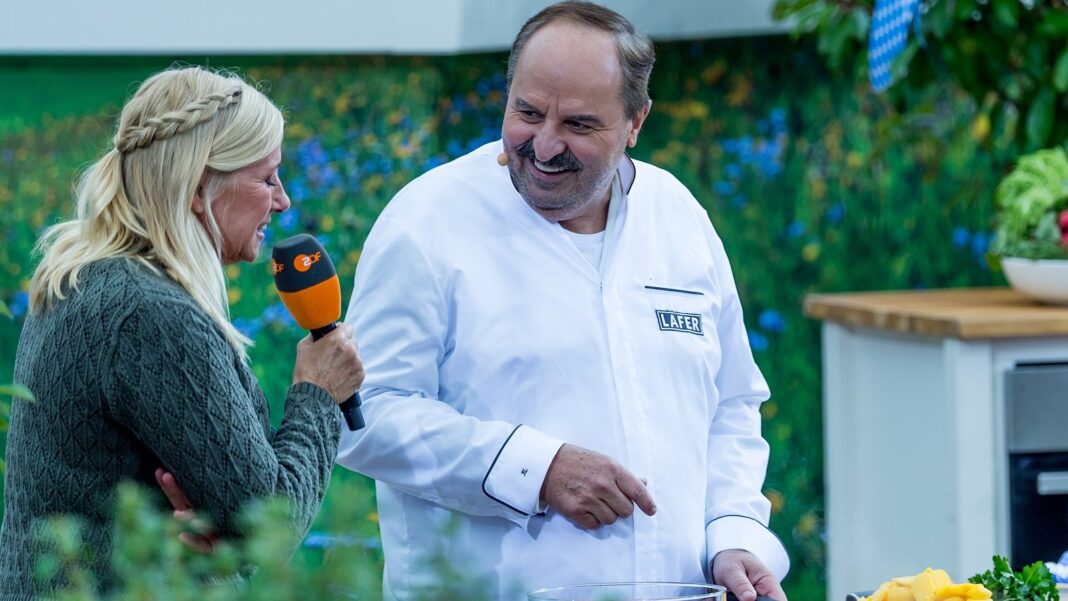 Johann Lafer im weißen Kochjackett beim ZDF-Fernsehgarten 2025