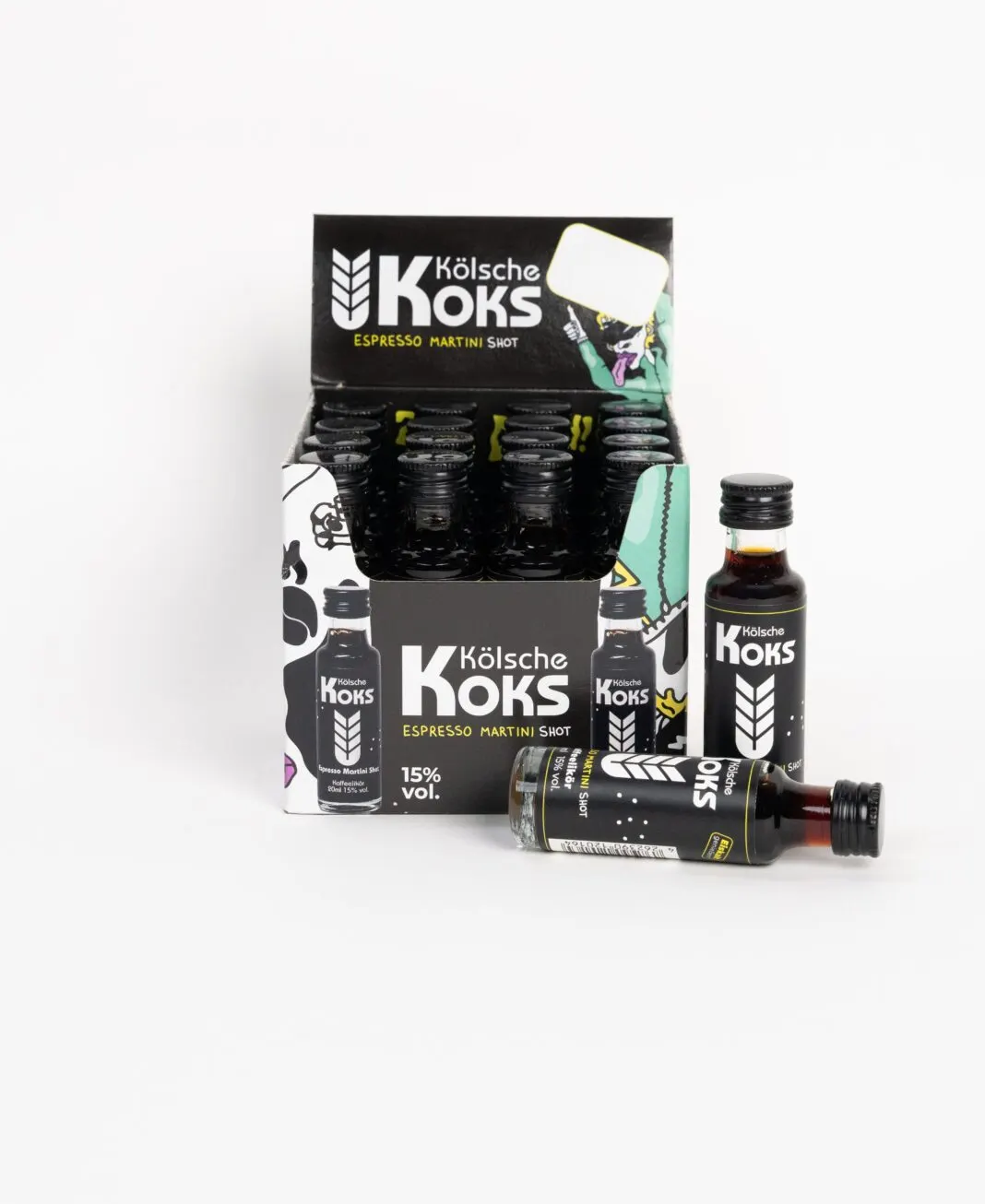 Geöffnete Verkaufsbox mit sechzehn kleinen Espresso-Martini-Fläschchen und zwei losen Shots davor