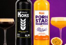 Kölsche Koks bei der Höhle der Löwen: Espresso Martini aus der Flasche Flaschen Kölsche Koks Espresso Martini und Pornstar Martini mit zwei gefüllten Cocktailgläsern vor violettem Hintergrund