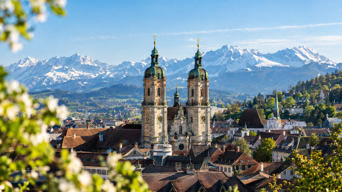 St. Gallen mit Stiftskirche und Alpen, Austragungsort des START Summit 2027
